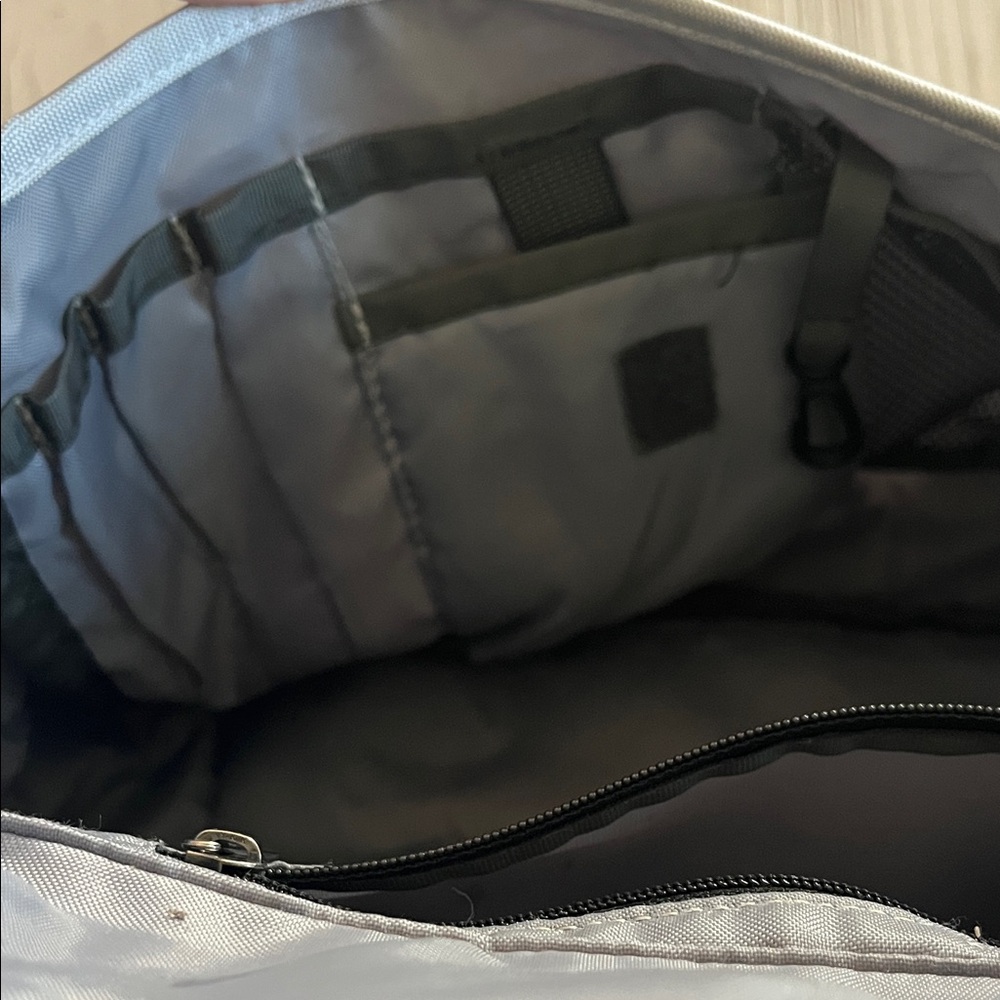 Patagonia Cream Messenger Bag with Black and Teal Accents - Picture 10 of 12